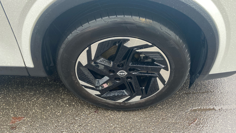 Nissan Qashqai 1.3 DiG-T MH 158 N-Connecta 5dr Petrol Hatchback